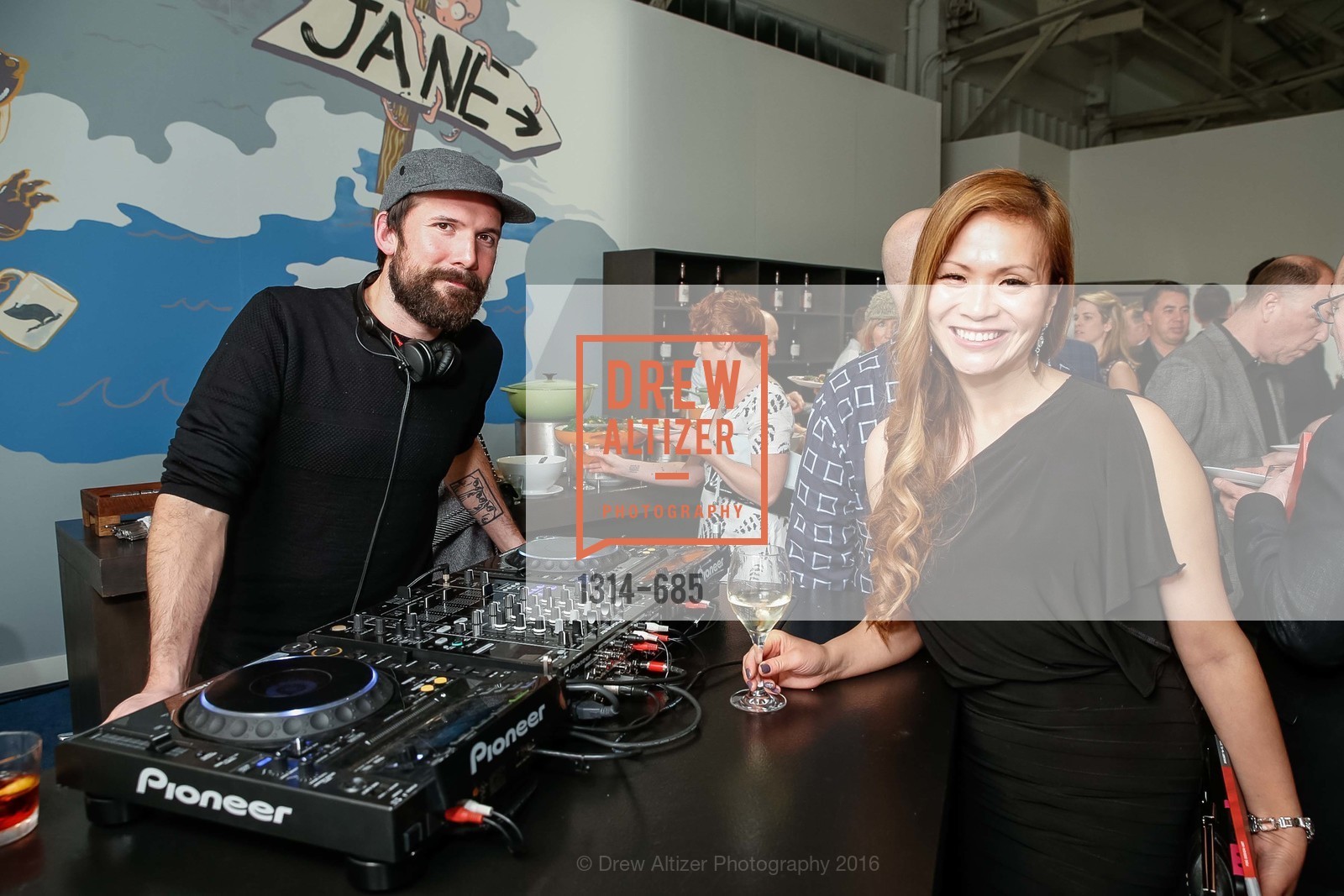 Jason Kendig, Lisa La, FOG Design+Art Preview Gala, Fort Mason Center Festival Pavilion, January 13th, 2016, Photo #1314-685 Jason Kendig, Lisa La, Photo #1314-685