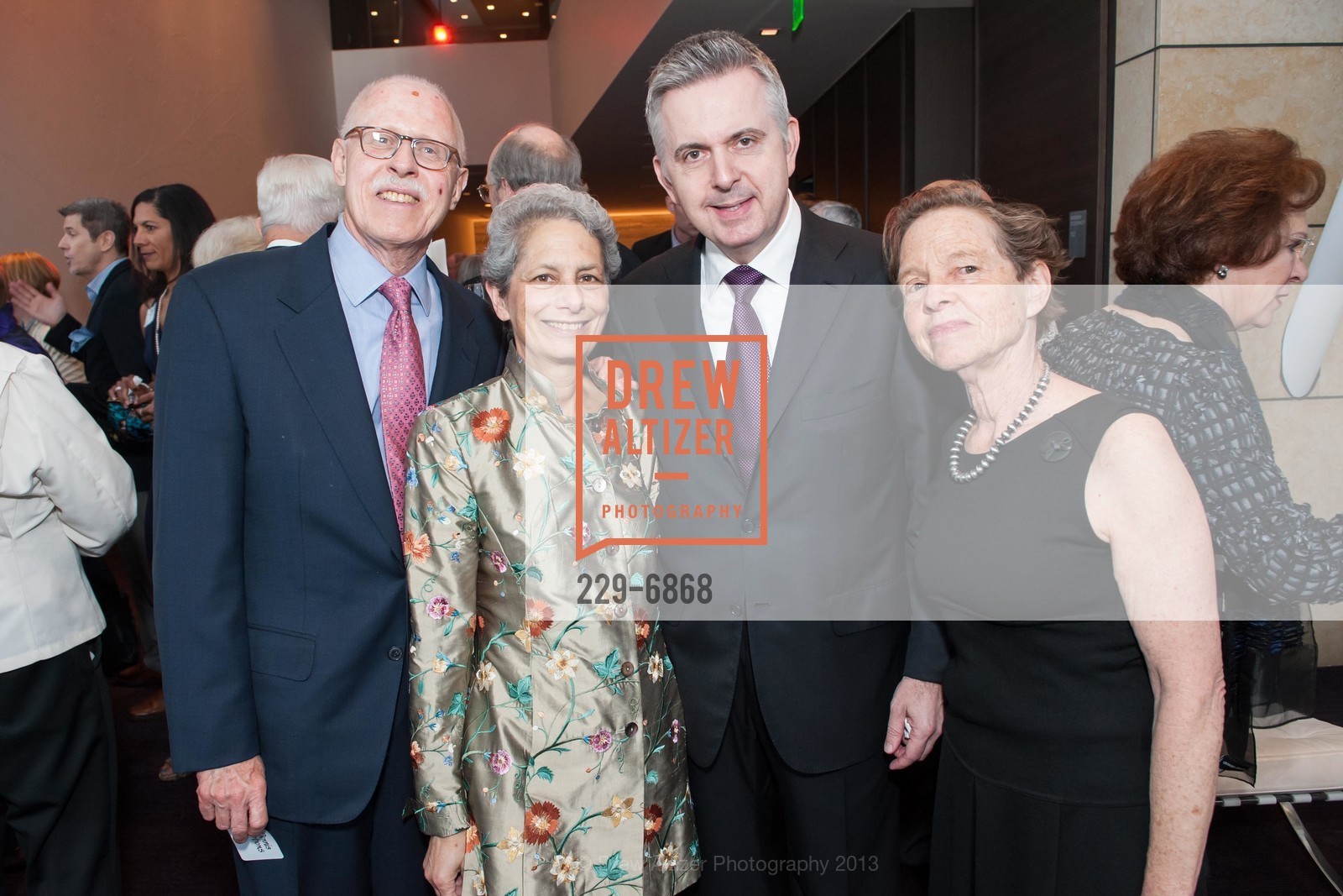 Dennis Gibbons, Lisa Erdberg, David Knott, Helen Berggruen, SF OPERA President's Dinner 2013, US, May 15th, 2013, Photo #229-6868 Dennis Gibbons, Lisa Erdberg, David Knott, Helen Berggruen, Photo #229-6868