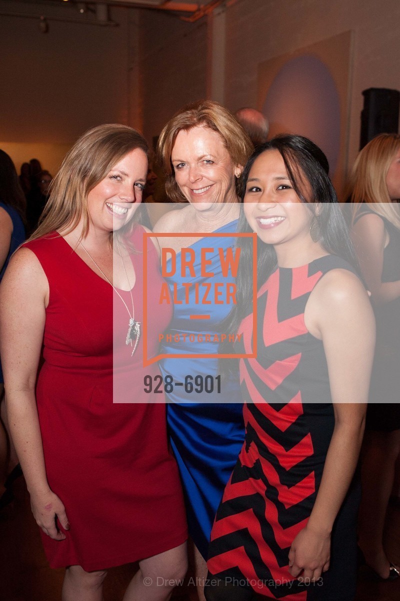 Marnee Bleibdrey, Barbara Llewellyn, Janella Umali, Cirque du Soiree Supporting UCSF PARTNERS IN CARE, US, November 14th, 2013, Photo #928-6901 Marnee Bleibdrey, Barbara Llewellyn, Janella Umali, Photo #928-6901