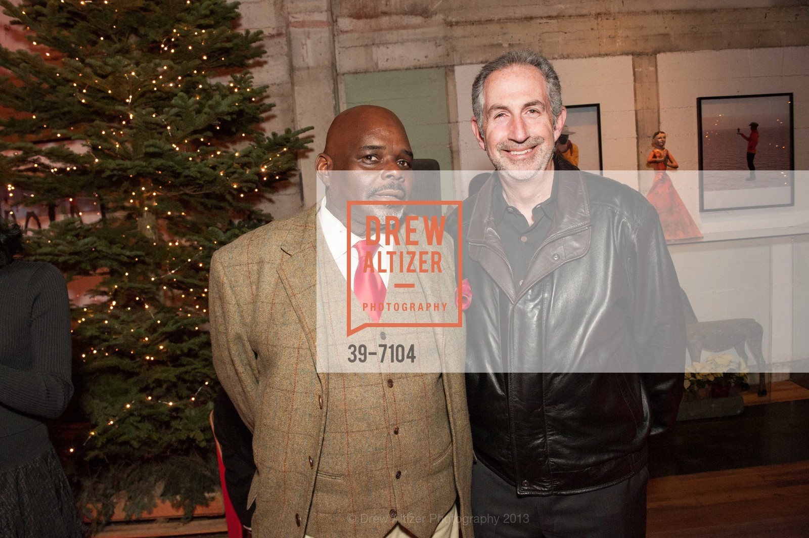 Oliver Glover, Jonathan Clyde, Ornament Ball & Auction San Francisco 2013, US, December 18th, 2013, Photo #39-7104 Oliver Glover, Jonathan Clyde, Photo #39-7104