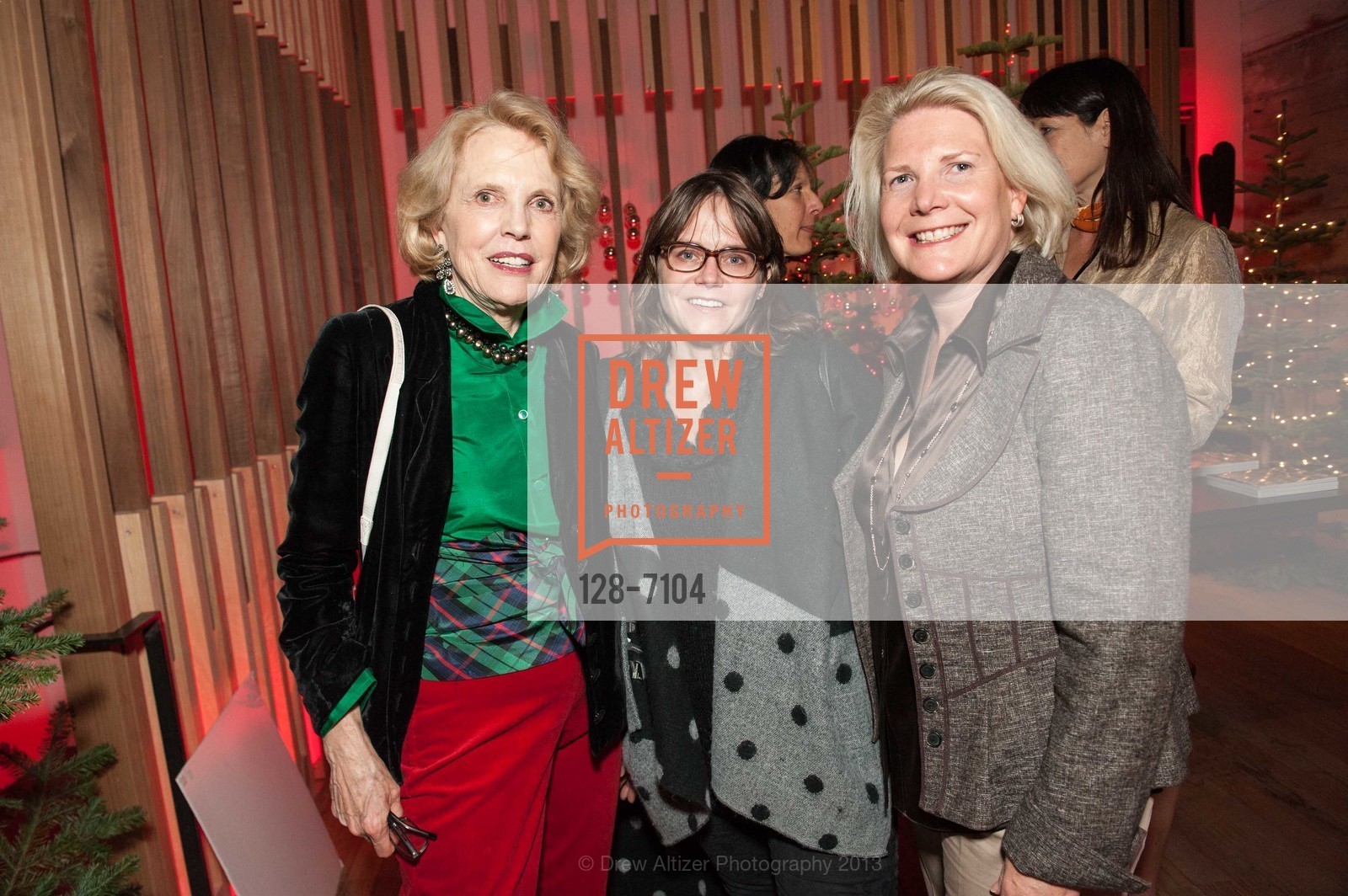Anne Lawrence, Tricia Sanders, Kate Webster, Ornament Ball & Auction San Francisco 2013, US, December 18th, 2013, Photo #128-7104 Anne Lawrence, Tricia Sanders, Kate Webster, Photo #128-7104