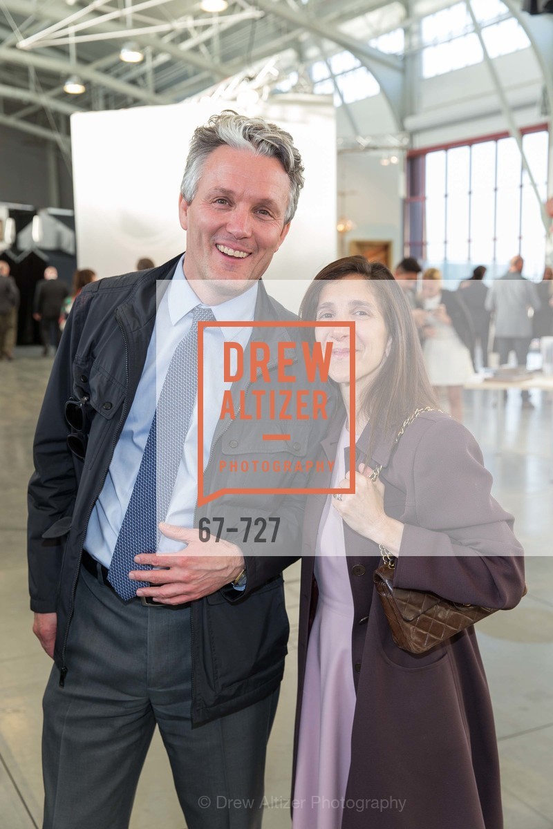 Julian Cox, Lisa Podos, SAN FRANCISCO ART INSTITUTE Gala Honoring Art Visionary and Advocate ROSELYNE CHROMAN SWIG, US, May 14th, 2015, Photo #67-727 Julian Cox, Lisa Podos, Photo #67-727