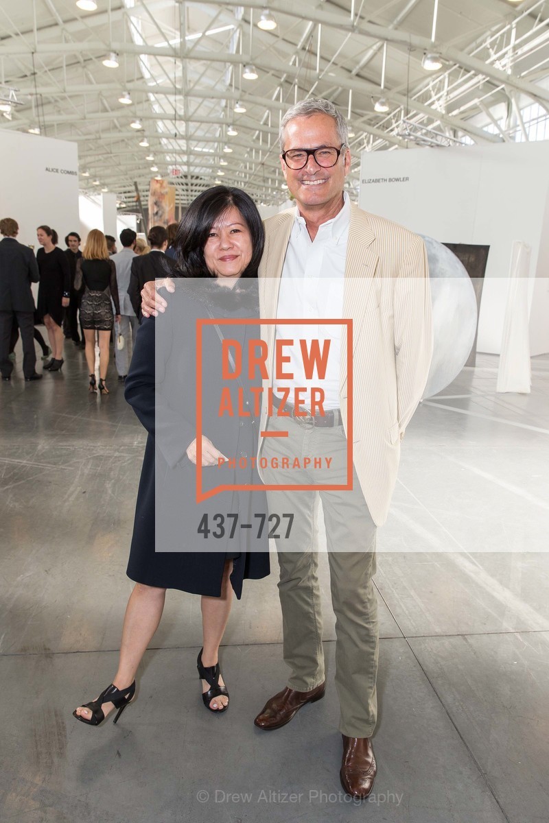 Joy Ou, Mark Ritchie, SAN FRANCISCO ART INSTITUTE Gala Honoring Art Visionary and Advocate ROSELYNE CHROMAN SWIG, US, May 14th, 2015, Photo #437-727 Joy Ou, Mark Ritchie, Photo #437-727