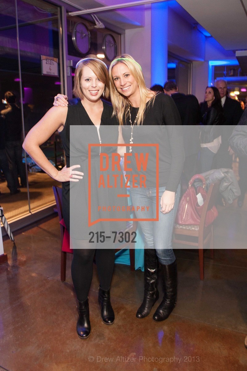 Leah Wood, Sarah Sands, UCSF BENIOFF CHILDREN'S HOSPITAL Benefit Concert at AT&T PARK, US, November 19th, 2013, Photo #215-7302 Leah Wood, Sarah Sands, Photo #215-7302