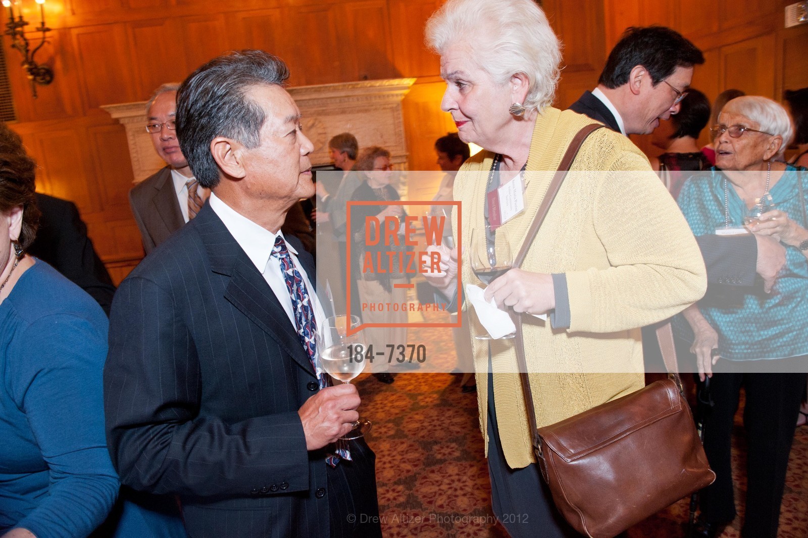 Gregory Chun, Anna Maria Pierini, OnLok's 40th Anniversary Banquet, US, May 11th, 2012, Photo #184-7370 Gregory Chun, Anna Maria Pierini, Photo #184-7370