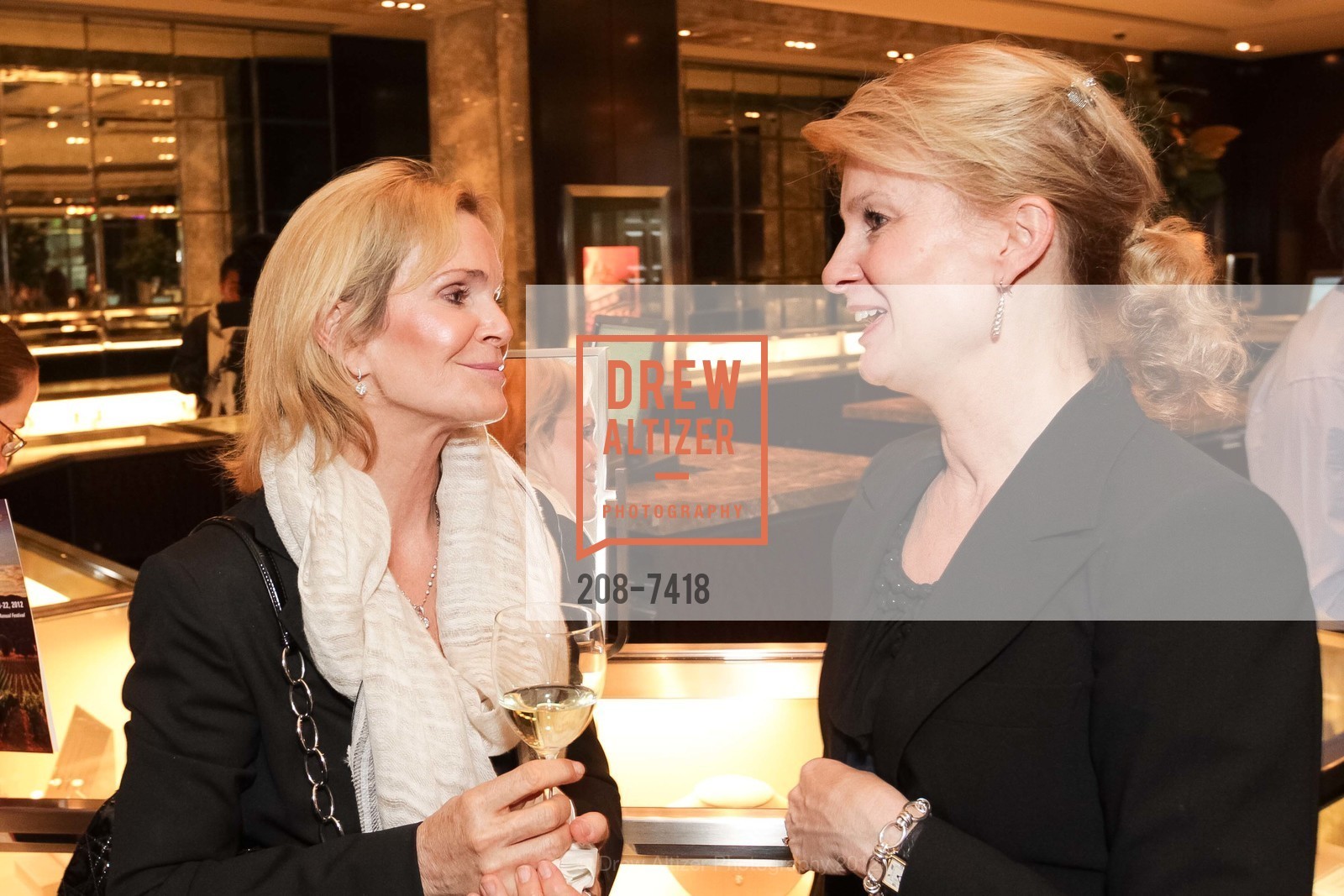 Sandra Jones, Karen Walker, TIFFANY & CO. Hosts Festival del Sole Reception, US, June 28th, 2012, Photo #208-7418 Sandra Jones, Karen Walker, Photo #208-7418