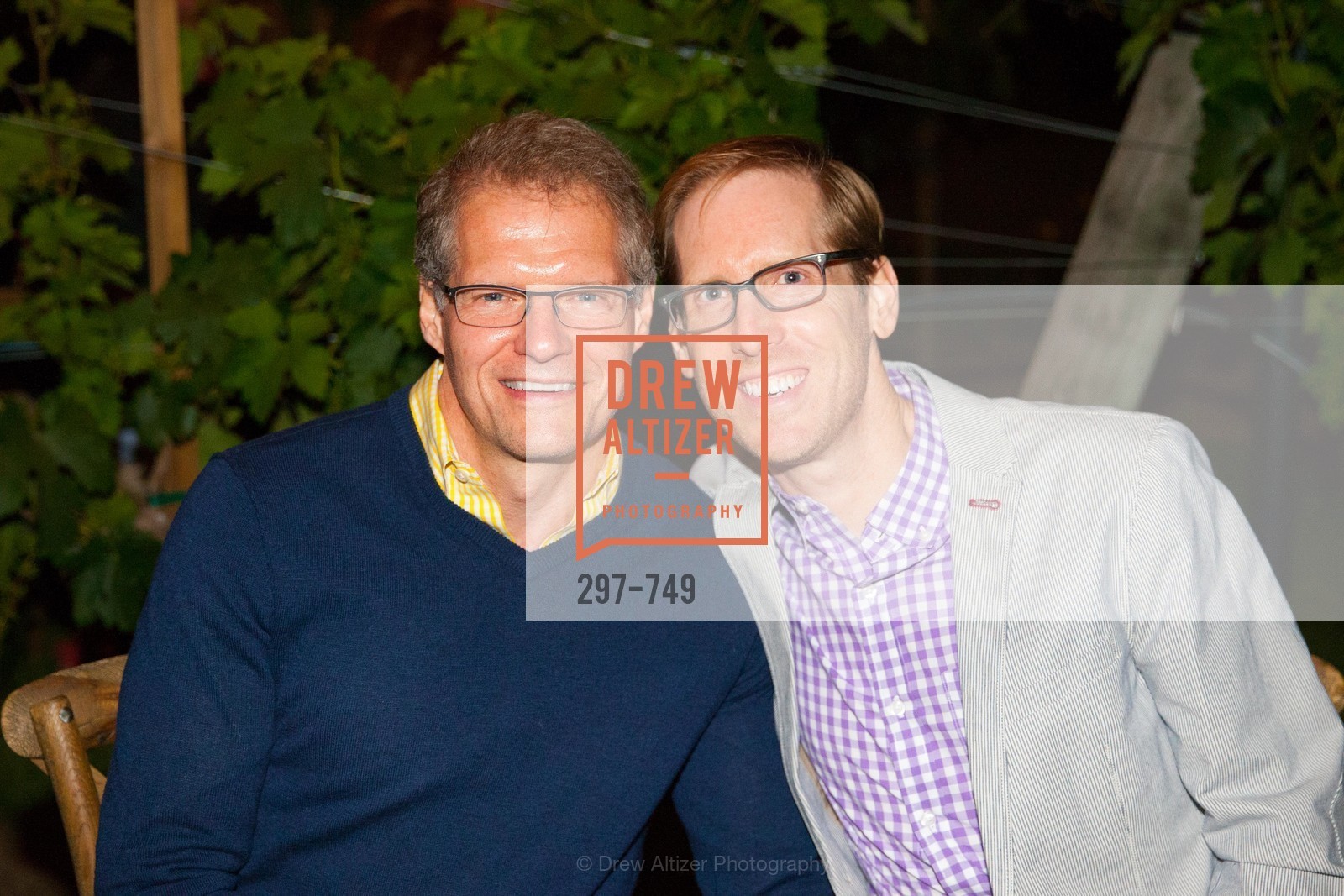 Bruce Deming, Jeff Byrne, PETER COPPING Meets and Greets OSCAR DELA RENTA Clients and Associates at NEIMAN MARCUS, US, May 23rd, 2015, Photo #297-749 Bruce Deming, Jeff Byrne, Photo #297-749