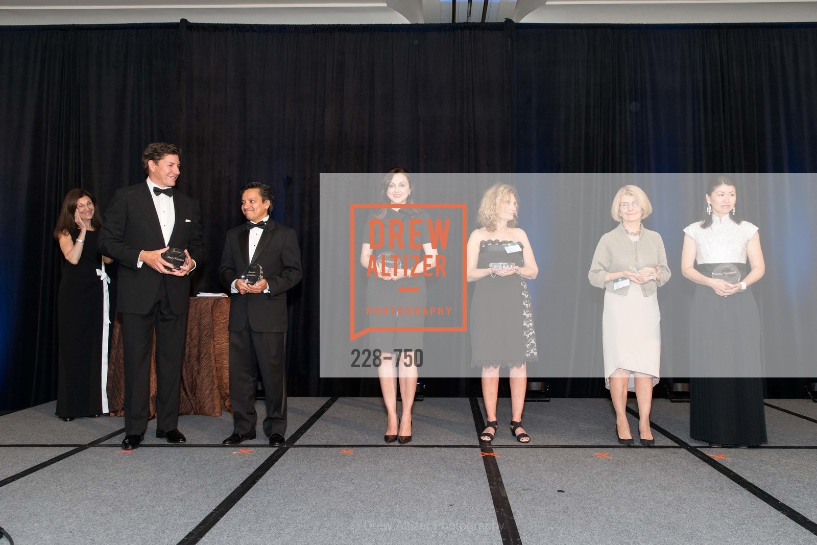 Gary Kovacs, Deepak Srivastava, Bita Daryabari, Sharon Chabon, Annette Campbell-White, Akiko Yamazaki, WORLD AFFAIRS COUNCIL Awards Dinner, US, May 27th, 2015, Photo #228-750 Gary Kovacs, Deepak Srivastava, Bita Daryabari, Sharon Chabon, Annette Campbell-White, Akiko Yamazaki, Photo #228-750