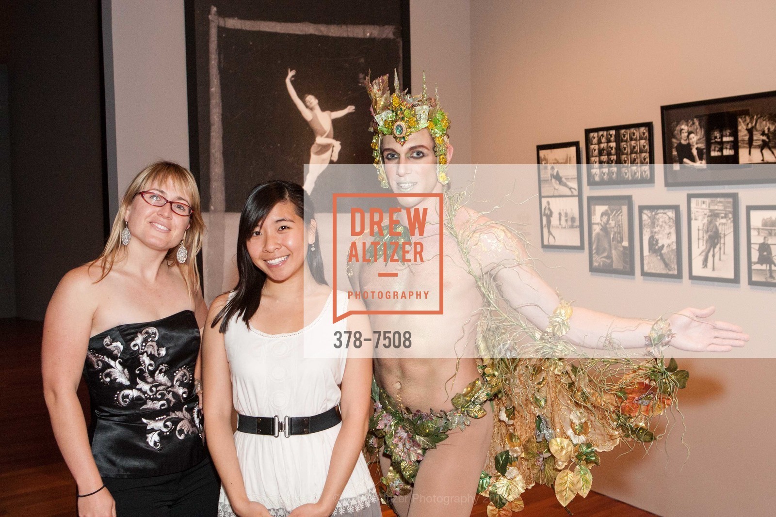 Stephanie Boudreau, Jennifer Hom, Elliott Gittelsohn, Rudolf Nureyev: A Life in Dance Opening Gala Reception at the DE YOUNG MUSEUM, de Young Museum. 50 Hagiwara Tea Garden Drive, October 3rd, 2012, Photo #378-7508 Stephanie Boudreau, Jennifer Hom, Elliott Gittelsohn, Photo #378-7508