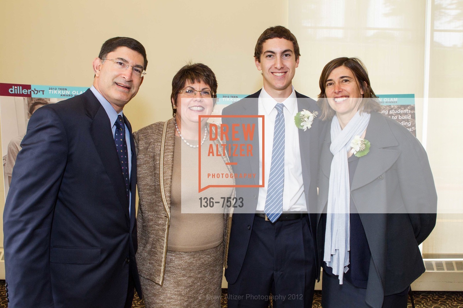 Joel Weinstein, Deborah Eisen, Adam Weinstein, Jackie Safier, DILLER Teen Tikkun Olam Awards Luncheon, US, August 20th, 2012, Photo #136-7523 Joel Weinstein, Deborah Eisen, Adam Weinstein, Jackie Safier, Photo #136-7523
