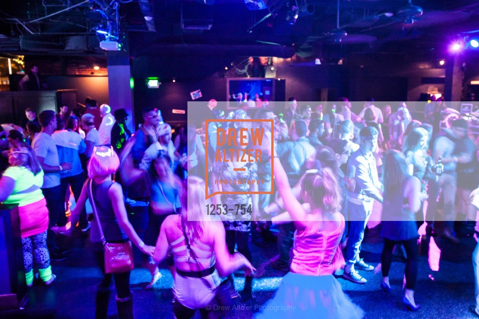 Atmosphere, SPINSTERS OF SAN FRANCISCO Party Like It's 1985 Charity Party, US, Fort One Bar & Lounge. 2801 Leavenworth St, May 30th, 2015,Drew Altizer, Drew Altizer Photography, full-service agency, private events, San Francisco photographer, photographer california
