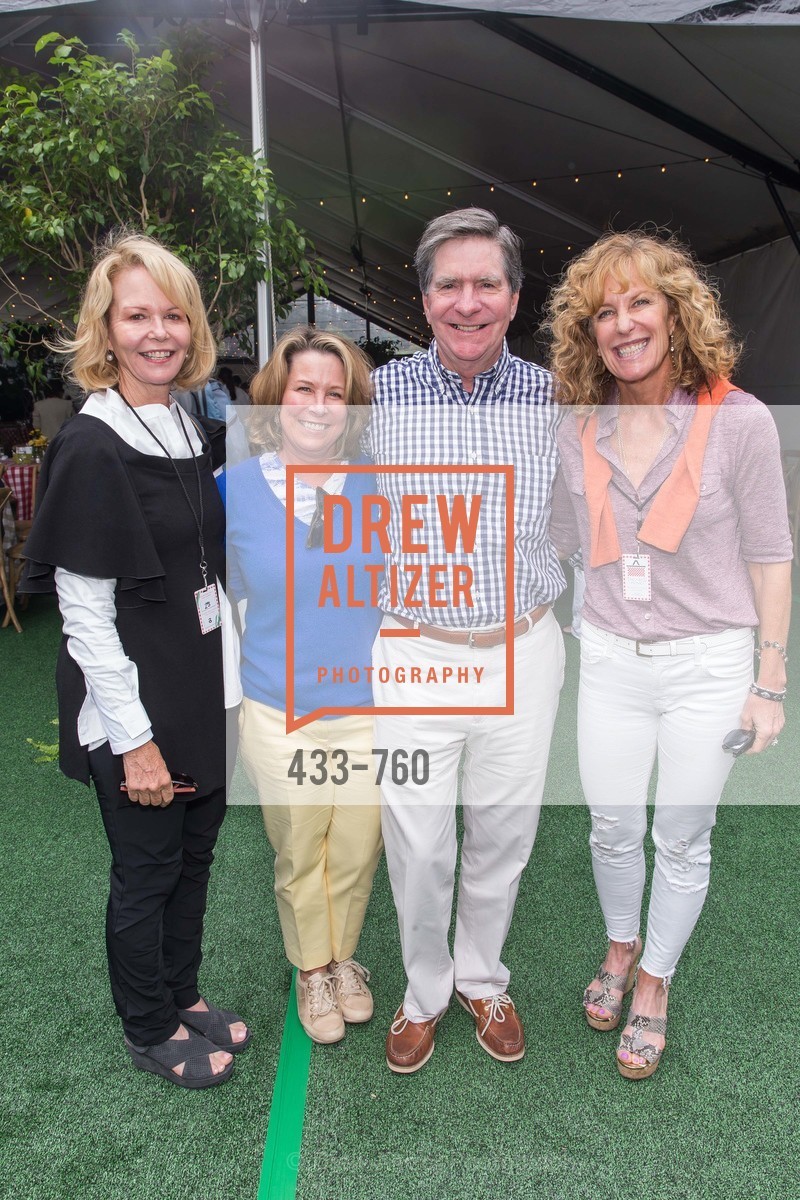 Nancy Suiter, Linda Walsh, Tom Walsh, Lisa Steiny, Photo #433-760