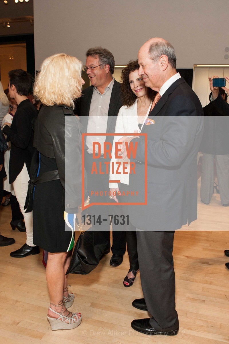 Cindy Sherman, Nion McEvoy, Mandy Einstein, Cliff Einstein, Cindy Sherman Opening Reception at SFMOMA, SFMOMA. 151 Third Street, July 11th, 2012, Photo #1314-7631 Cindy Sherman, Nion McEvoy, Mandy Einstein, Cliff Einstein, Photo #1314-7631