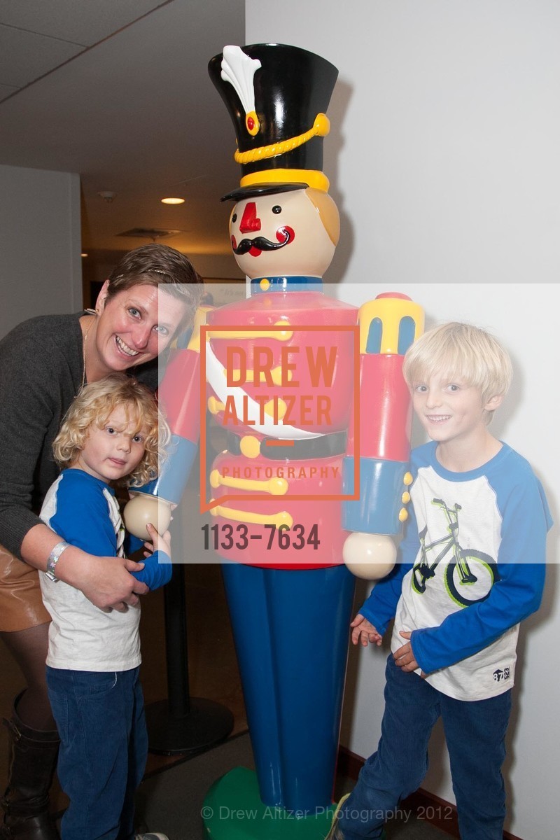 Christine Landers, Ty Landers, Aidan Landers, Holiday Heroes 2012, US, December 3rd, 2012, Photo #1133-7634 Christine Landers, Ty Landers, Aidan Landers, Photo #1133-7634