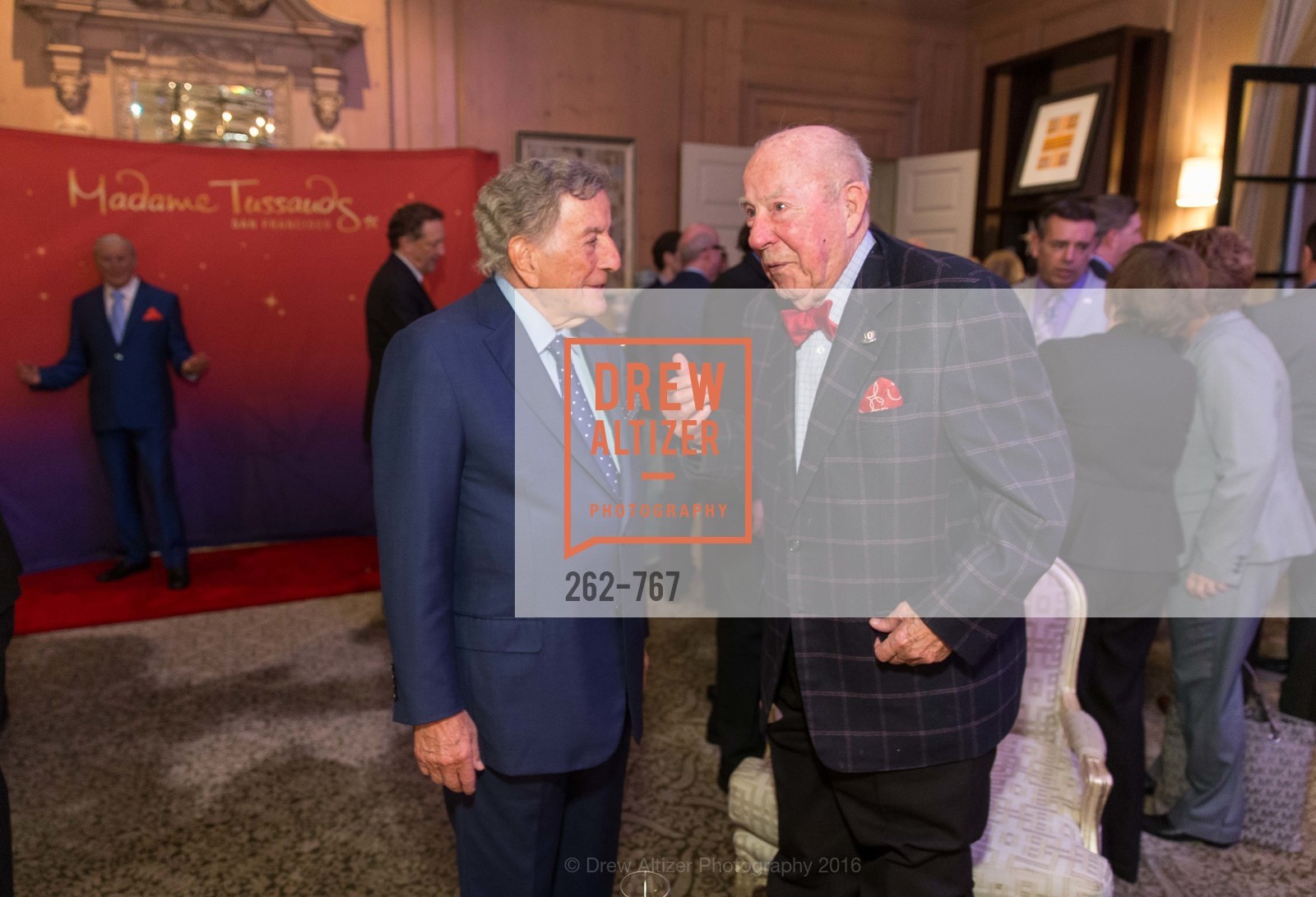 Tony Bennett, George Shultz, Photo #262-767