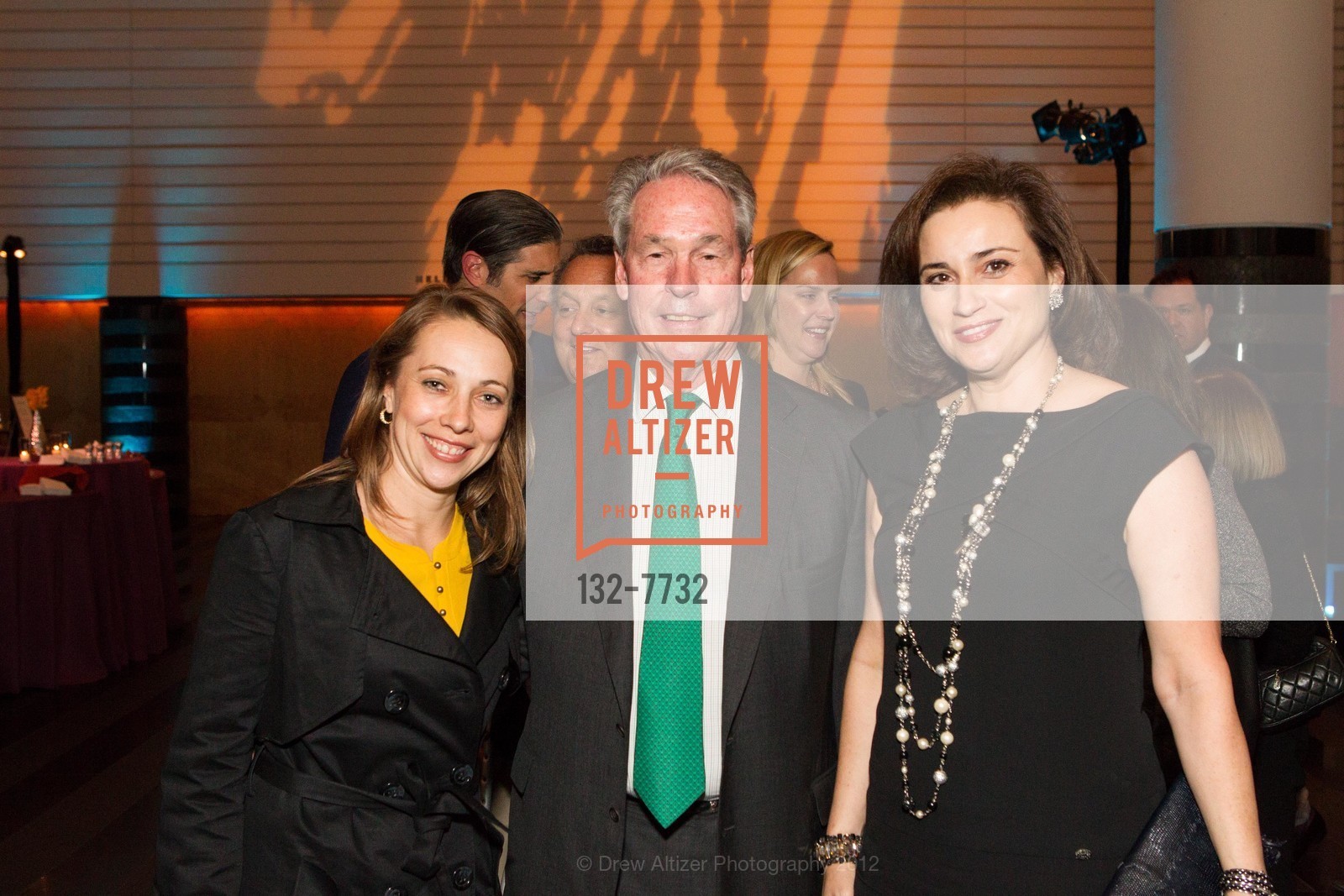 Apsara DiQuinzio, Tom Weisel, Dolly Chammas, Jasper Johns and Jay DeFeo Opening Reception at SFMOMA, US, October 30th, 2012, Photo #132-7732 Apsara DiQuinzio, Tom Weisel, Dolly Chammas, Photo #132-7732