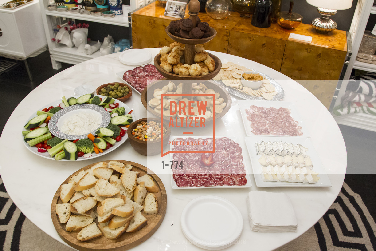 Atmosphere, Jonathan Adler Sip & Shop with Cultivar Wine & The JetSetting Fashionista, Jonathan Adler Store. 2133 Fillmore Street SF, CA, January 28th, 2016,Drew Altizer, Drew Altizer Photography, full-service agency, private events, San Francisco photographer, photographer california
