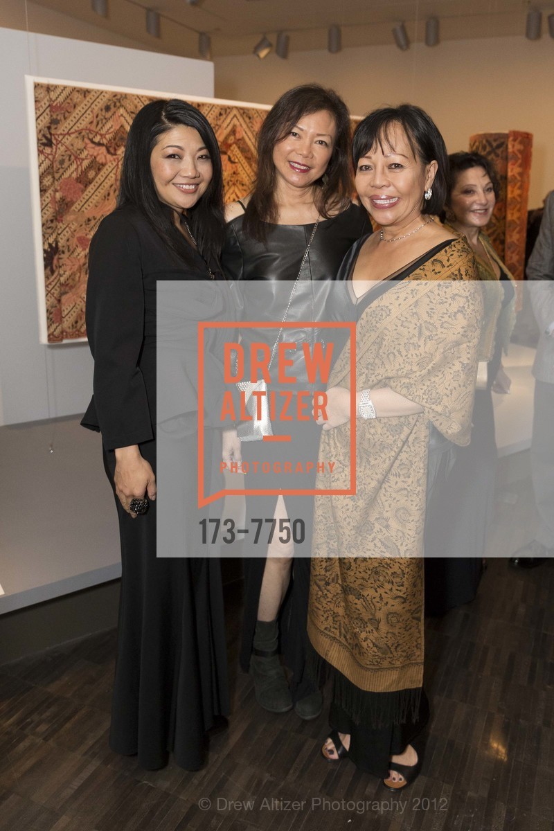 Betty Lin, Tina Kwok, Joan Vinson, Asian Art Museum hosts Batik from the Collection of GLEN and JOAN VINSON, US, November 30th, 2012, Photo #173-7750 Betty Lin, Tina Kwok, Joan Vinson, Photo #173-7750