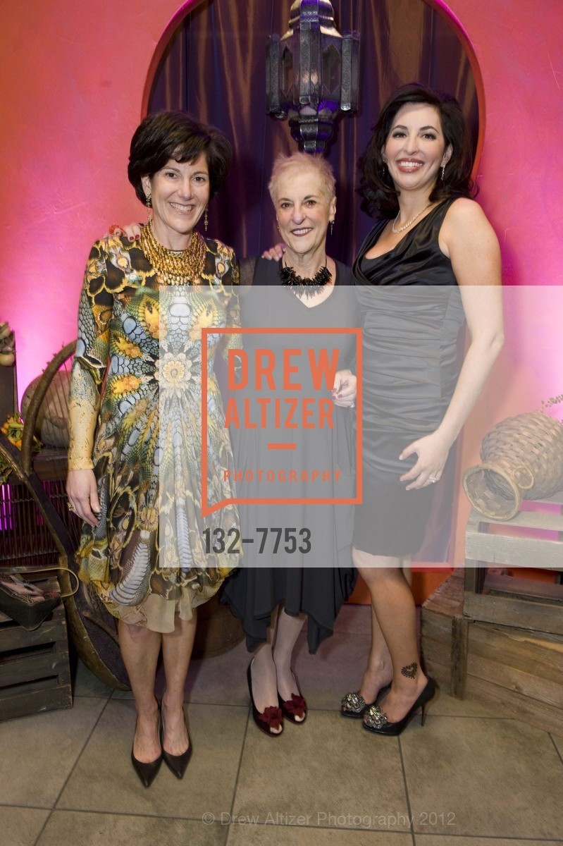 Laura Lauder, Carol Saal, Hilary Luros, 2012 Oshman Family Jewish Community Center (OFJCC) Auction and Gala, US, February 11th, 2012, Photo #132-7753 Laura Lauder, Carol Saal, Hilary Luros, Photo #132-7753