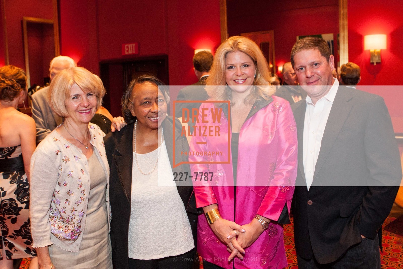 Annette Campbell-White, Sylvia Lindsey, Susan Graham, Myron Marx, MEROLA Distinguished Alumni Award Ceremony for Susan Graham, US, July 14th, 2012, Photo #227-7787 Annette Campbell-White, Sylvia Lindsey, Susan Graham, Myron Marx, Photo #227-7787