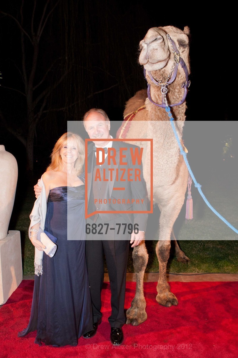 Lorraine Zappert, Peter Zappert, JILLIAN MANUS & ALAN SALZMAN Valentines Arrival Photo Line with Camel, US, February 11th, 2012, Photo #6827-7796 Lorraine Zappert, Peter Zappert, Photo #6827-7796