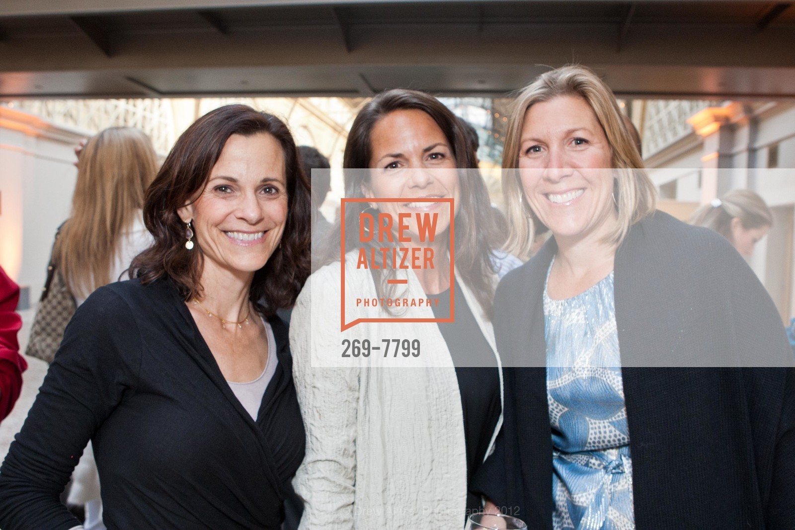 Holly ?, Elizabeth Gerber, Cristina Stiewe, Photo #269-7799