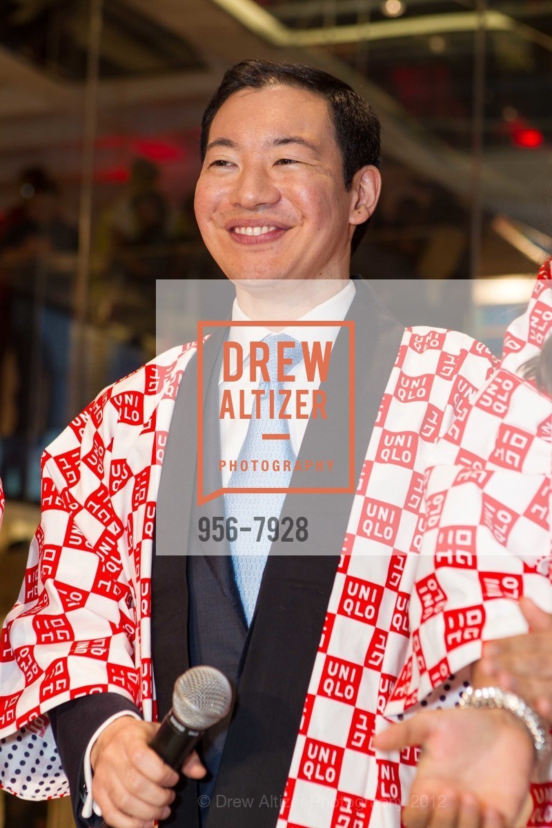 Yasunobu Kyogoku, UNIQLO San Francisco Opens to the Public, Uniqlo Store. 111 Powell Street, October 4th, 2012, Photo #956-7928 Yasunobu Kyogoku, Photo #956-7928