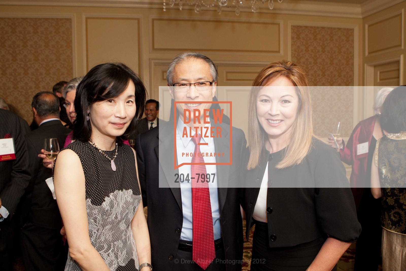 Yoshiko Oka, Masashi Oka, Sydney Kohara, ASIA SOCIETY Northern California 9th Annual Dinner, US, May 11th, 2012, Photo #204-7997 Yoshiko Oka, Masashi Oka, Sydney Kohara, Photo #204-7997