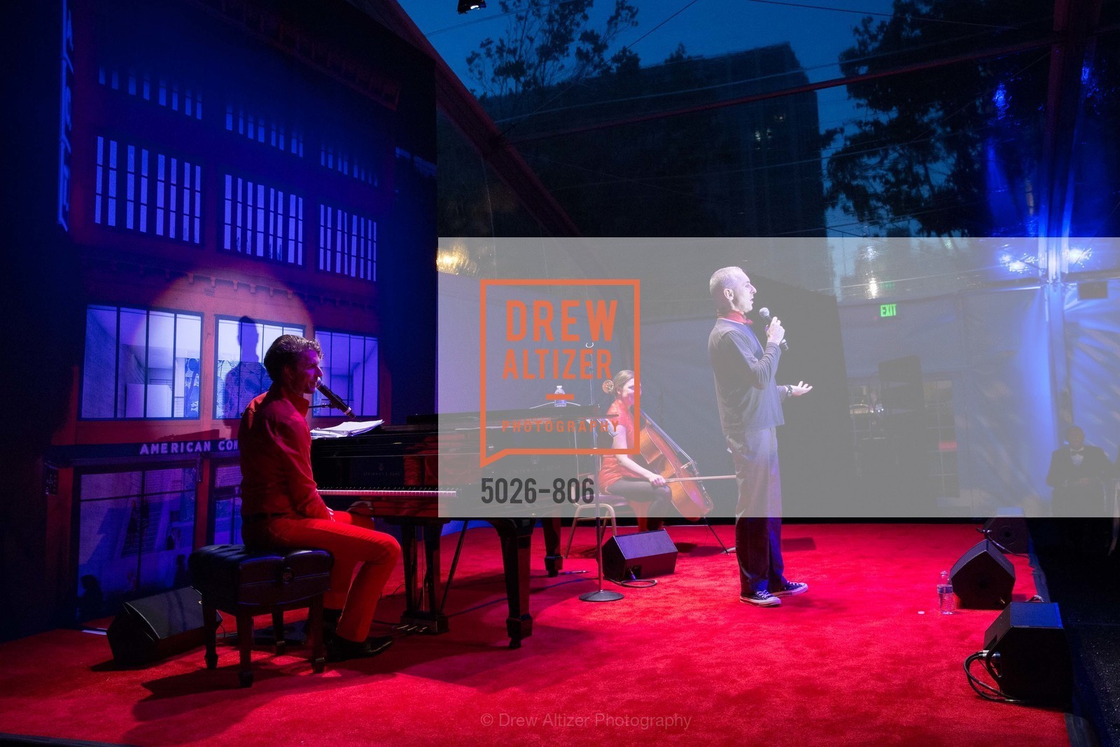 Performance By Alan Cumming, A.C.T. Gala Come Get Stranded, US, April 26th, 2015, Photo #5026-806 Performance By Alan Cumming, Photo #5026-806