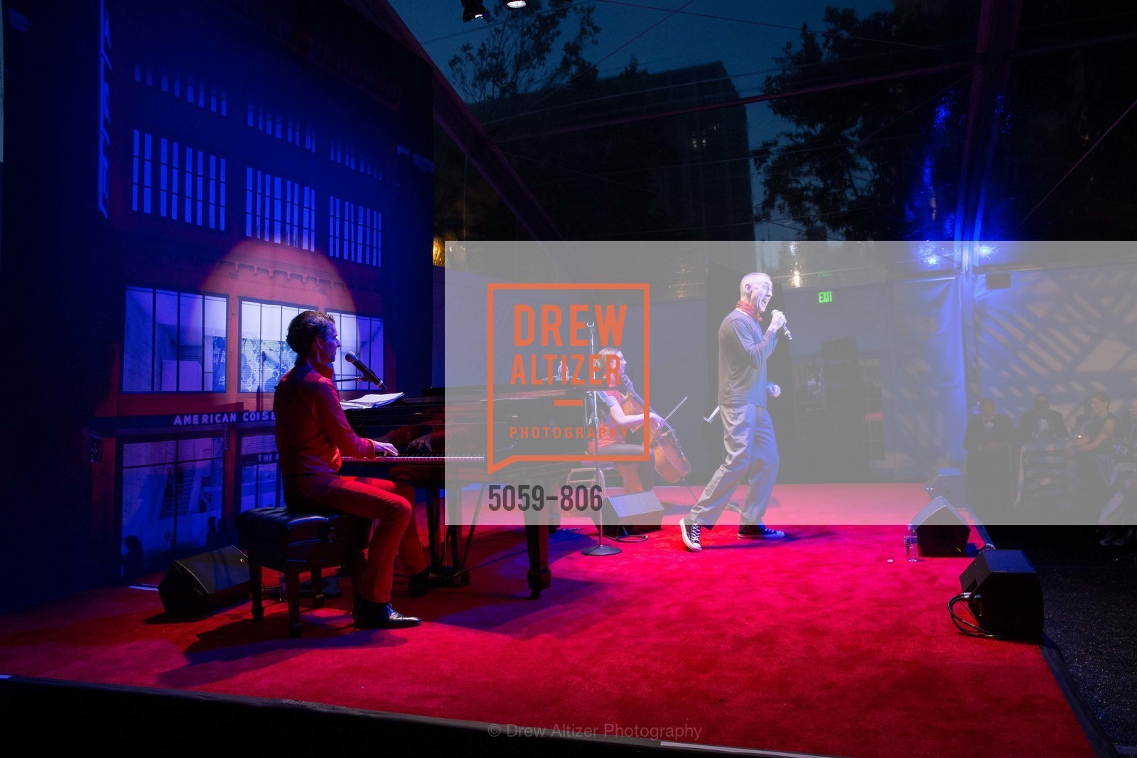 Performance By Alan Cumming, A.C.T. Gala Come Get Stranded, US, April 26th, 2015, Photo #5059-806 Performance By Alan Cumming, Photo #5059-806