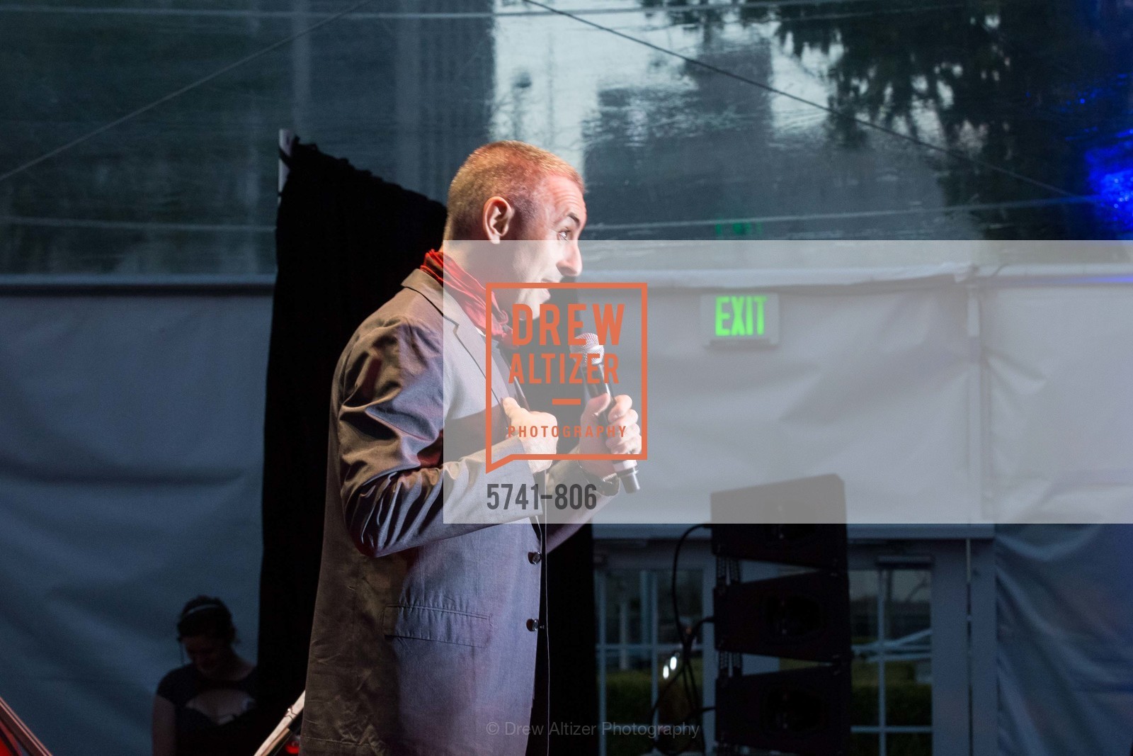 Performance By Alan Cumming, A.C.T. Gala Come Get Stranded, US, April 26th, 2015, Photo #5741-806 Performance By Alan Cumming, Photo #5741-806