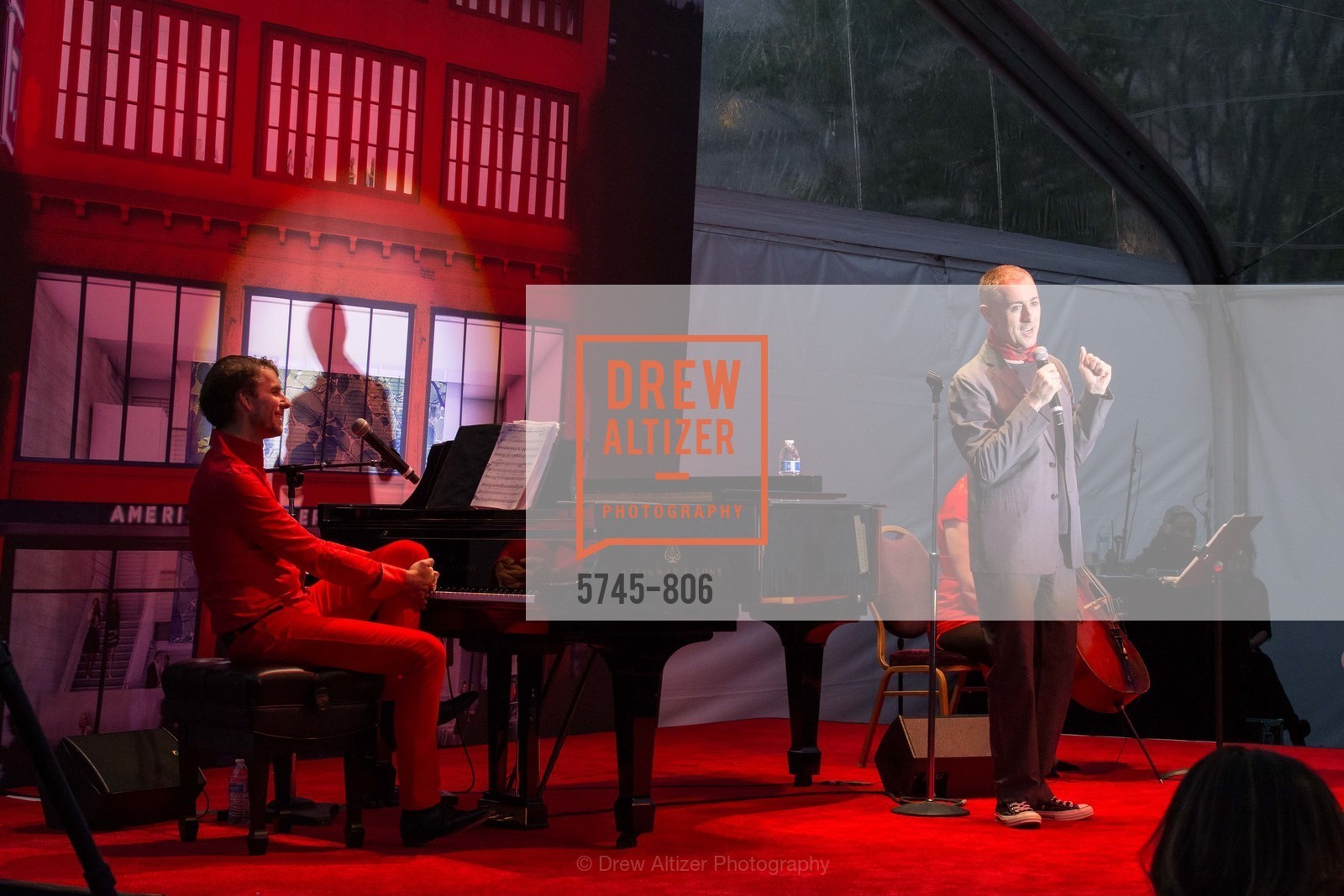 Performance By Alan Cumming, A.C.T. Gala Come Get Stranded, US, April 26th, 2015, Photo #5745-806 Performance By Alan Cumming, Photo #5745-806