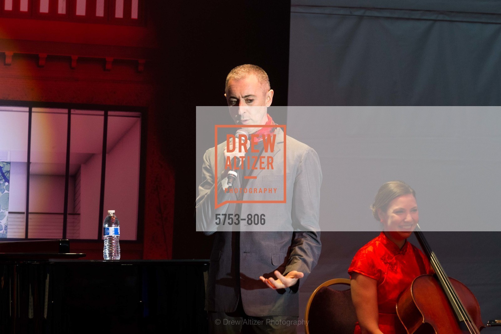 Performance By Alan Cumming, A.C.T. Gala Come Get Stranded, US, April 26th, 2015, Photo #5753-806 Performance By Alan Cumming, Photo #5753-806