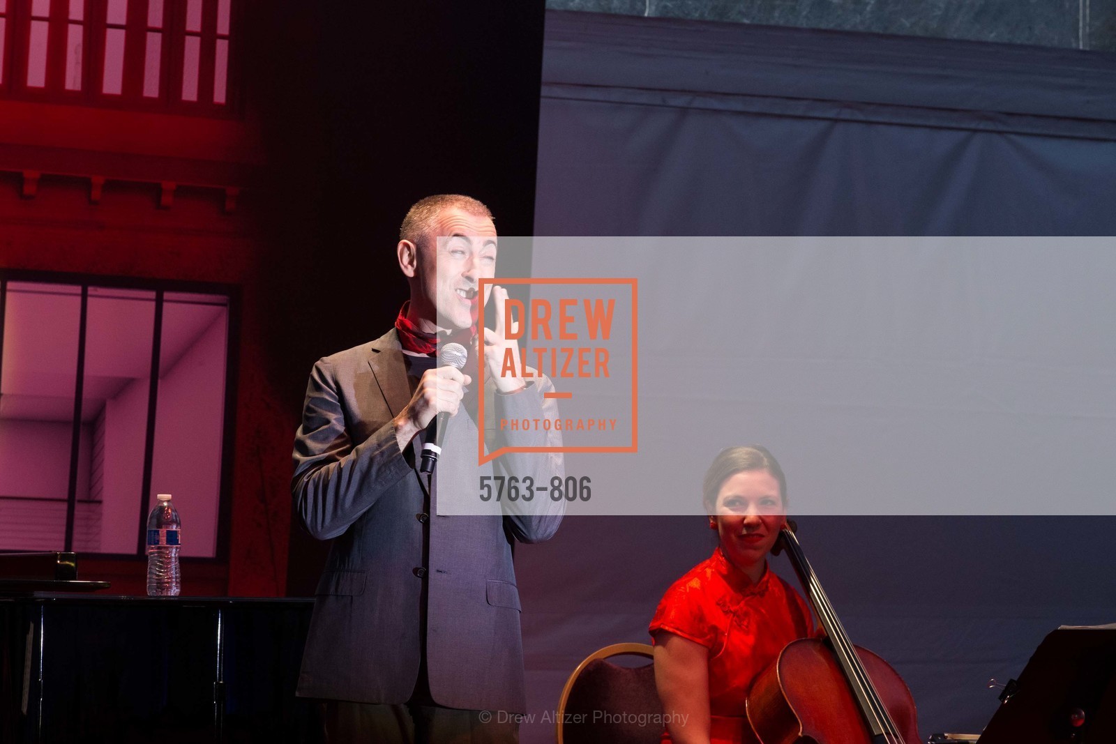 Performance By Alan Cumming, A.C.T. Gala Come Get Stranded, US, April 26th, 2015, Photo #5763-806 Performance By Alan Cumming, Photo #5763-806