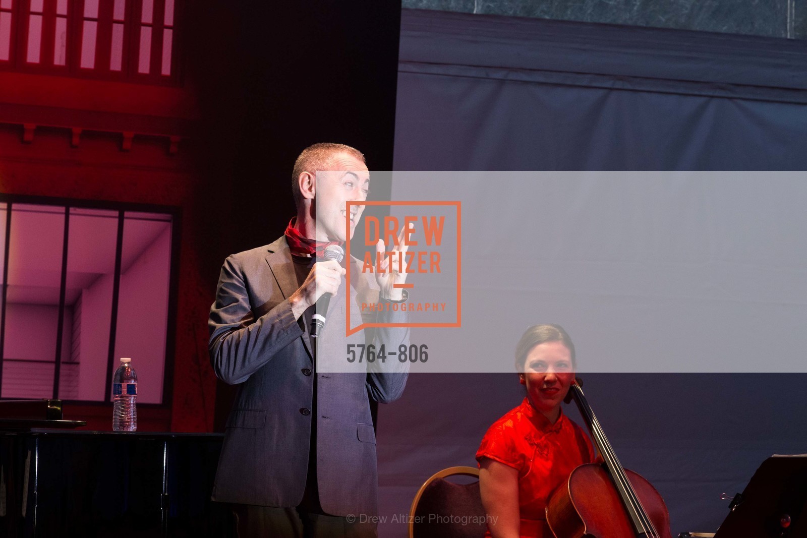 Performance By Alan Cumming, A.C.T. Gala Come Get Stranded, US, April 26th, 2015, Photo #5764-806 Performance By Alan Cumming, Photo #5764-806