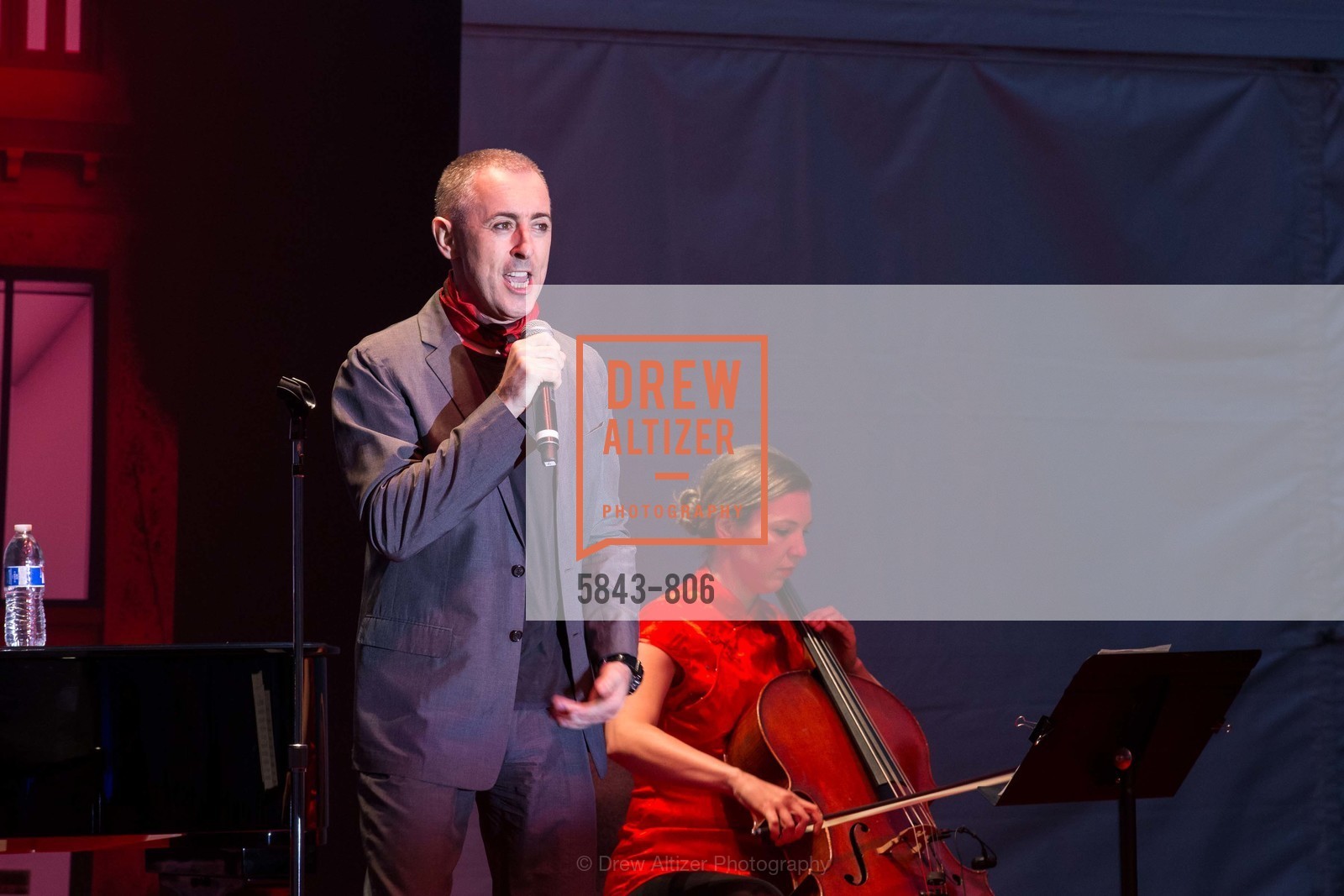 Performance By Alan Cumming, A.C.T. Gala Come Get Stranded, US, April 26th, 2015, Photo #5843-806 Performance By Alan Cumming, Photo #5843-806