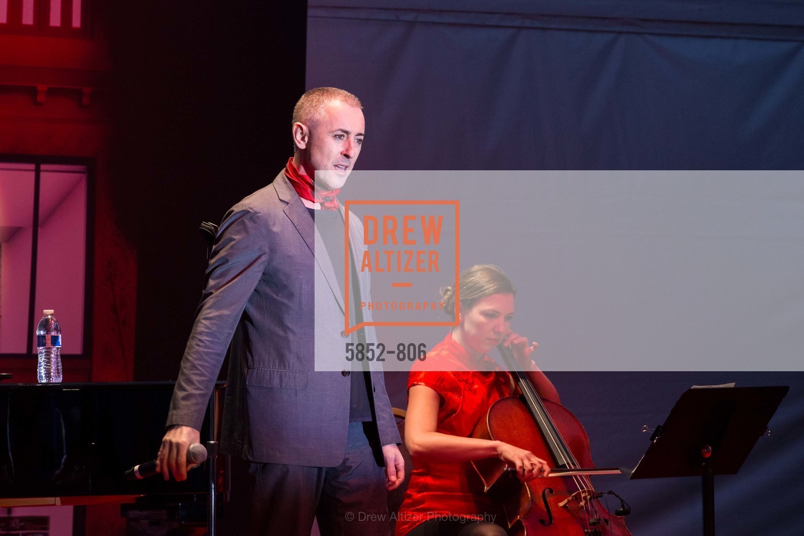 Performance By Alan Cumming, A.C.T. Gala Come Get Stranded, US, April 26th, 2015, Photo #5852-806 Performance By Alan Cumming, Photo #5852-806