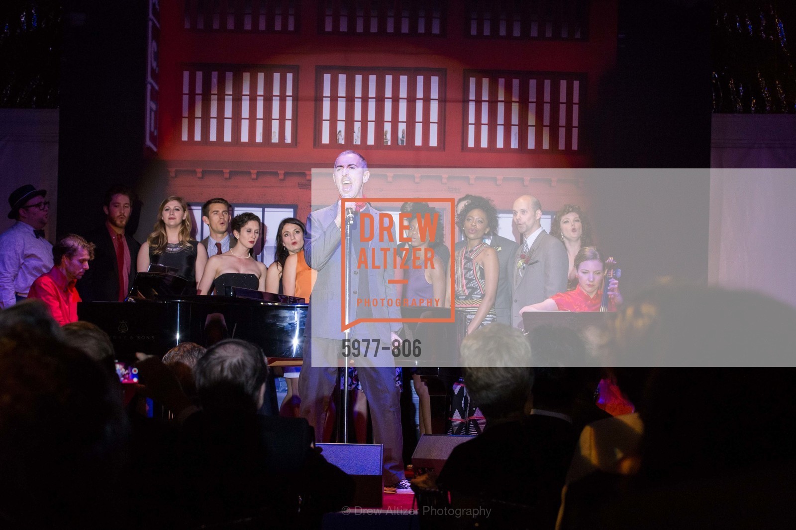 Performance By Alan Cumming, A.C.T. Gala Come Get Stranded, US, April 26th, 2015, Photo #5977-806 Performance By Alan Cumming, Photo #5977-806