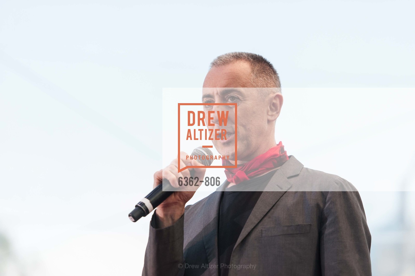 Performance By Alan Cumming, A.C.T. Gala Come Get Stranded, US, April 26th, 2015, Photo #6362-806 Performance By Alan Cumming, Photo #6362-806