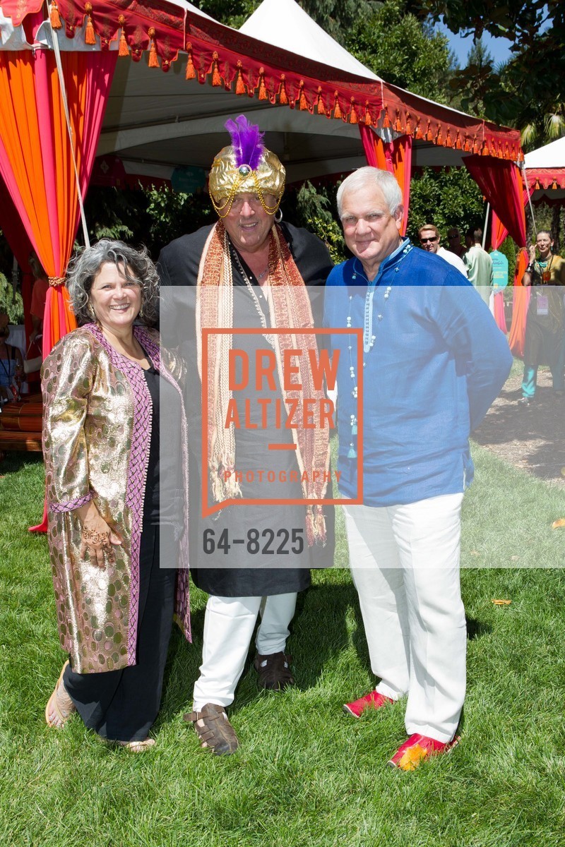 Karen Pettit, John Burdick, Carter Pettit, SONOMA VALLEY Harvest Wine Auction, US, September 3rd, 2012, Photo #64-8225 Karen Pettit, John Burdick, Carter Pettit, Photo #64-8225
