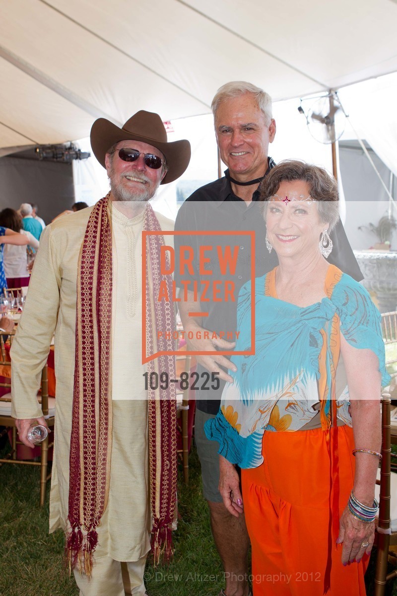 Joel Peterson, Tony Lilly, Nancy Lilly, SONOMA VALLEY Harvest Wine Auction, US, September 3rd, 2012, Photo #109-8225 Joel Peterson, Tony Lilly, Nancy Lilly, Photo #109-8225