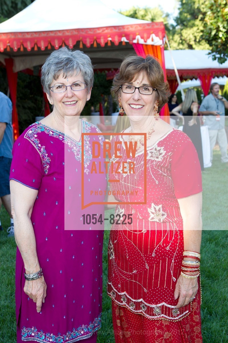 JoAnn Young, Susan Sheehy, Photo #1054-8225