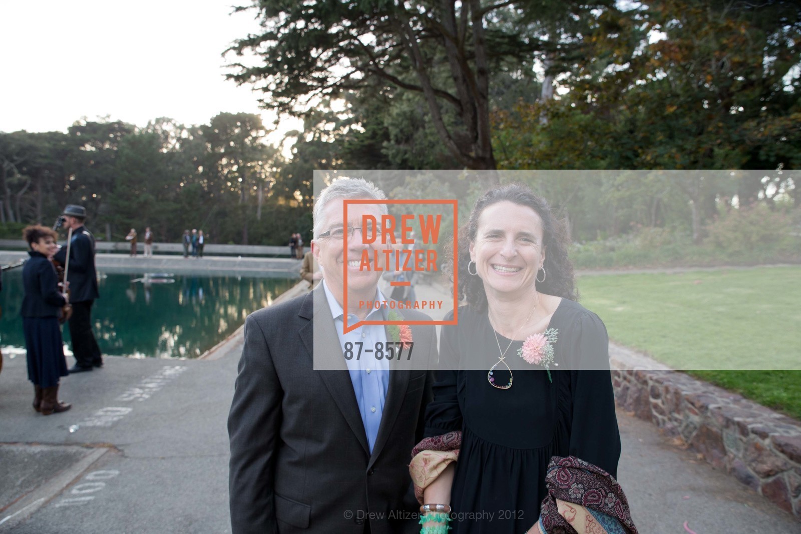Denny Kern, Lisa Bransten, 6th Annual PARTY FOR THE PARKS 2012 at Anglers Lodge, Anglers Lodge and Casting Pools. 1232 John F Kennedy Drive, September 21st, 2012, Photo #87-8577 Denny Kern, Lisa Bransten, Photo #87-8577
