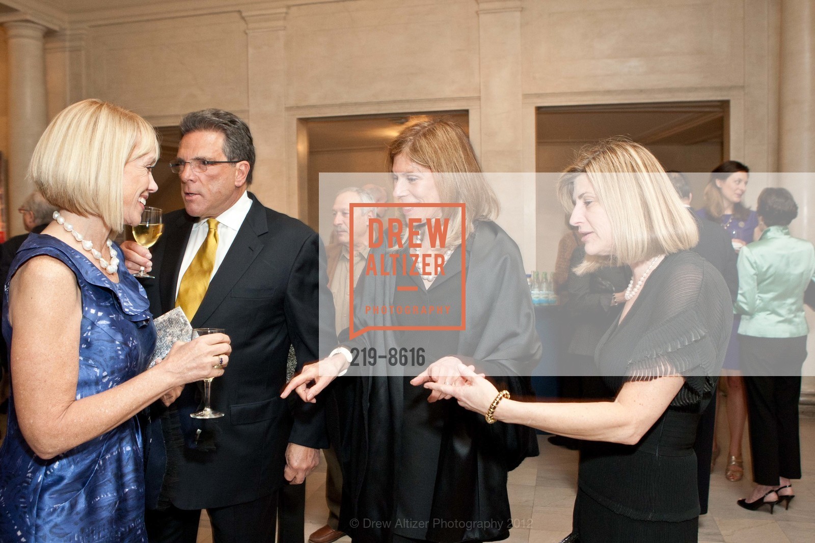 Diane Ruben, Lenny Eber, Vicki Kahn, Denise Day, CULT OF BEAUTY: The Victorian Avant-Garde Donor and Member Reception, US, February 17th, 2012, Photo #219-8616 Diane Ruben, Lenny Eber, Vicki Kahn, Denise Day, Photo #219-8616