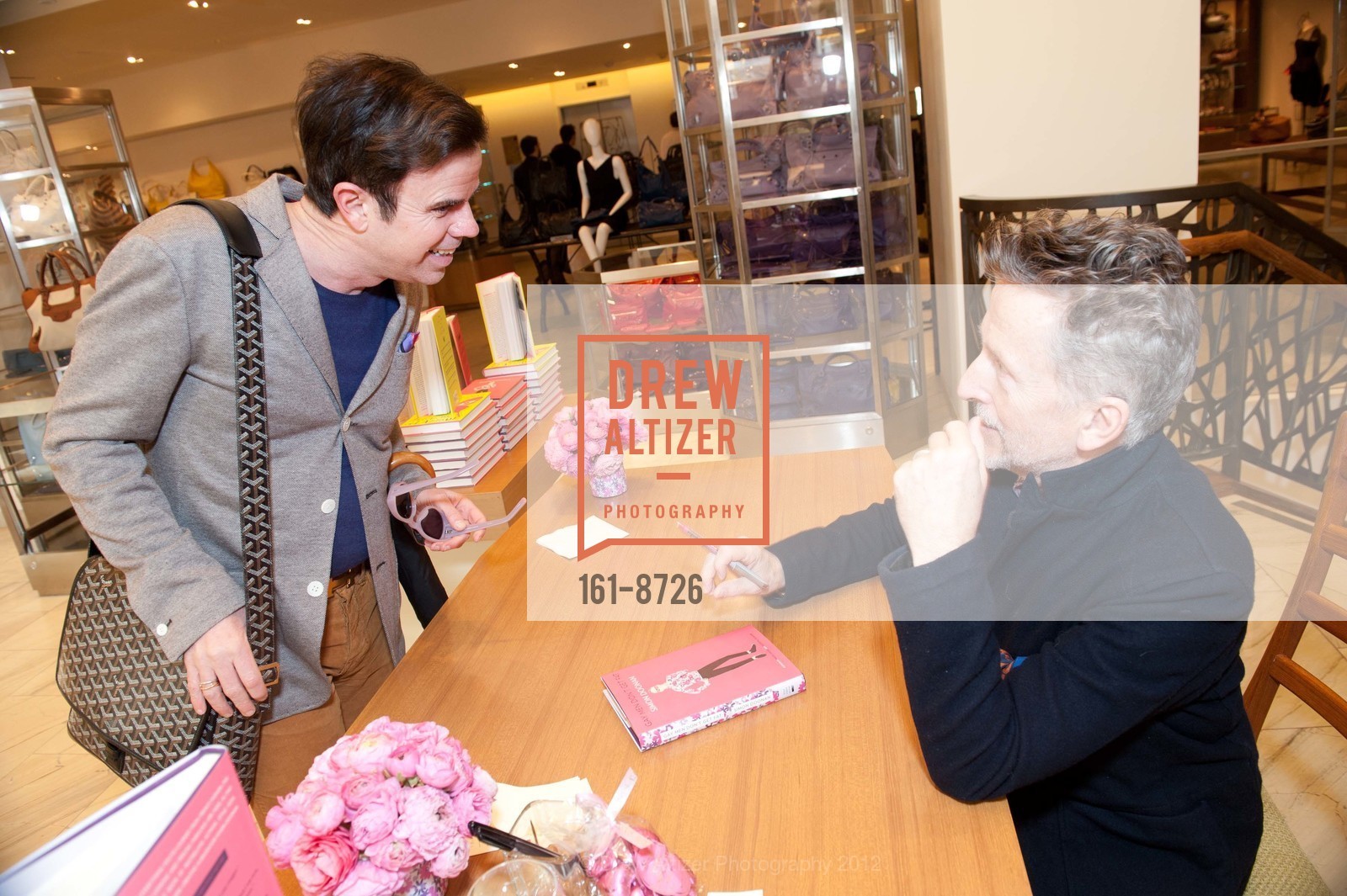 Kevin Allinson, Simon Doonan, Simon Doonan Book Signing at BARNEYS NEW YORK, US, January 21st, 2012, Photo #161-8726 Kevin Allinson, Simon Doonan, Photo #161-8726