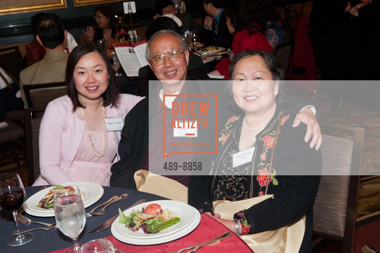 Angela Chin, Nong Ye Chin, Sue Wong Chin, OnLok 40th Anniversary Banquet, US, May 11th, 2012, Photo #489-8858 Angela Chin, Nong Ye Chin, Sue Wong Chin, Photo #489-8858