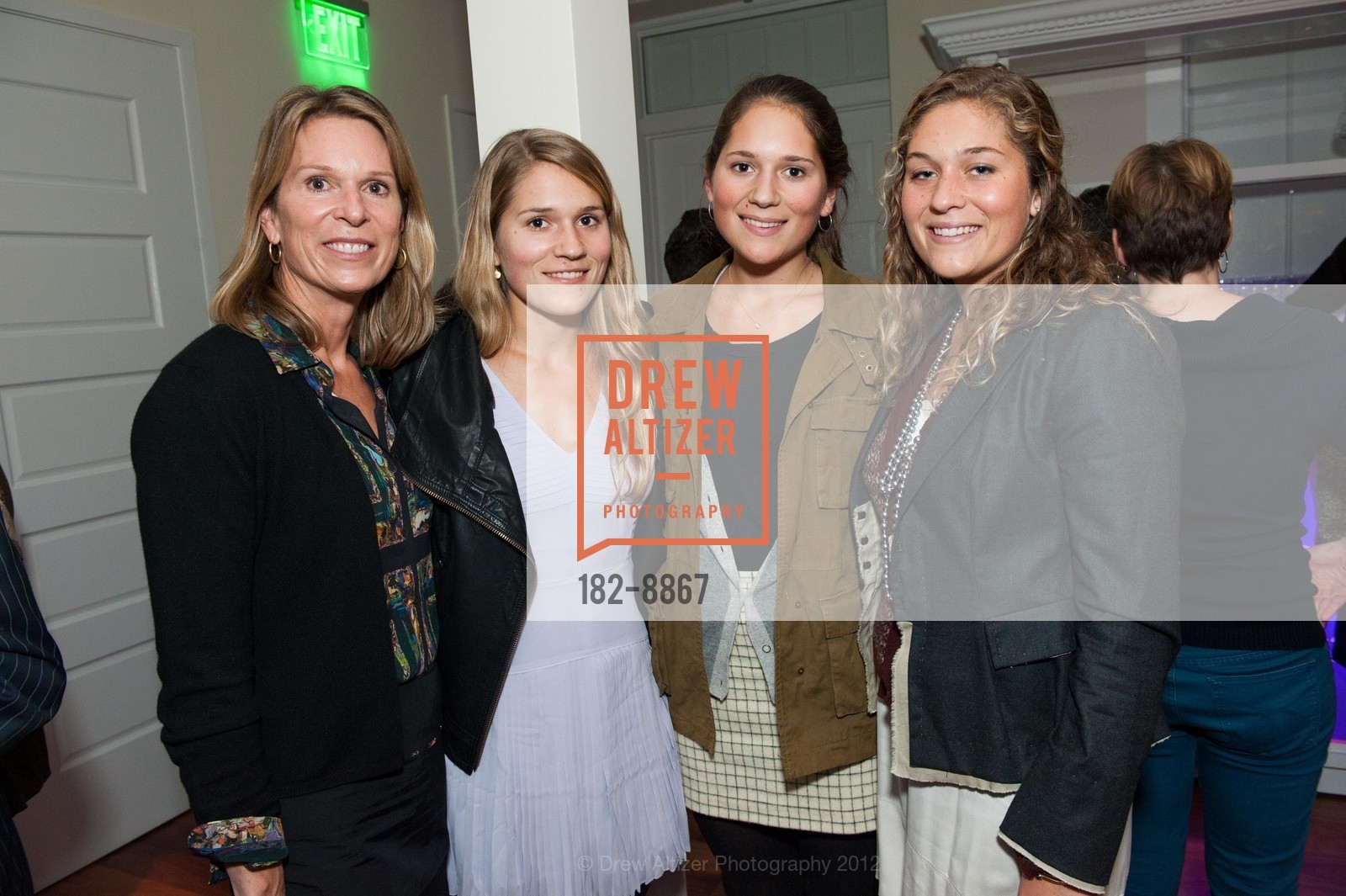 Jenny Goff, Charlotte Goff, Madeleine Goff, Lily Goff, Snow White VIP Exhibition Opening Reception at WALT DISNEY FAMILY MUSEUM, US, November 13th, 2012, Photo #182-8867 Jenny Goff, Charlotte Goff, Madeleine Goff, Lily Goff, Photo #182-8867