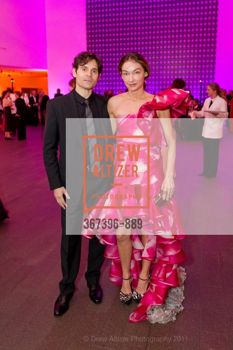Brad Korzen, Kelly Wearstler, Balenciaga and Spain Opening Gala, DeYoung, March 24th, 2011, Photo #367396-889 Brad Korzen, Kelly Wearstler, Photo #367396-889