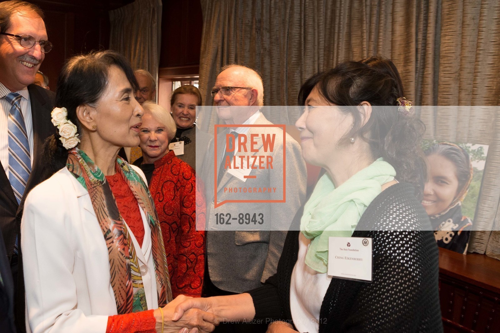 Daw Aung San Suu Kyi, Ching Eikenberry, Photo #162-8943