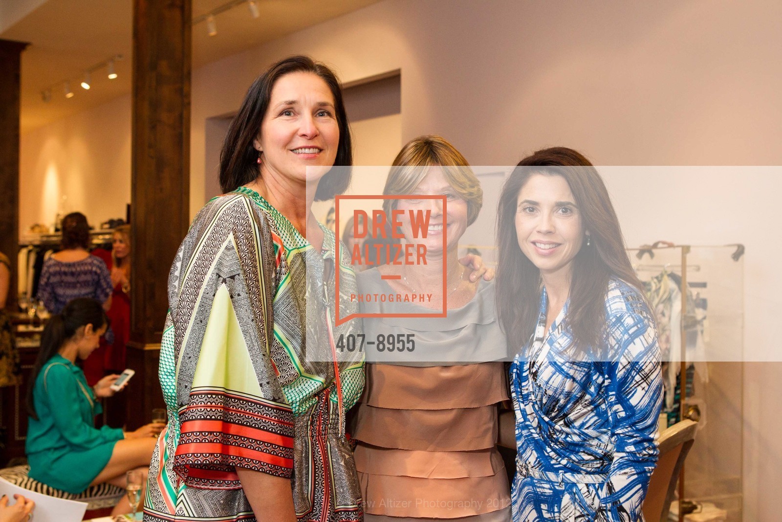 Lorraine Chiatello, Debbie Rivard, Candice Cavanaugh, PHILANTHROPIST BOUTIQUE Hosts Reception Benefitting Humane Society of the United States and San Francisco SPCA, Philanthropist Boutique. 3571 Sacramento Street, September 6th, 2012, Photo #407-8955 Lorraine Chiatello, Debbie Rivard, Candice Cavanaugh, Photo #407-8955